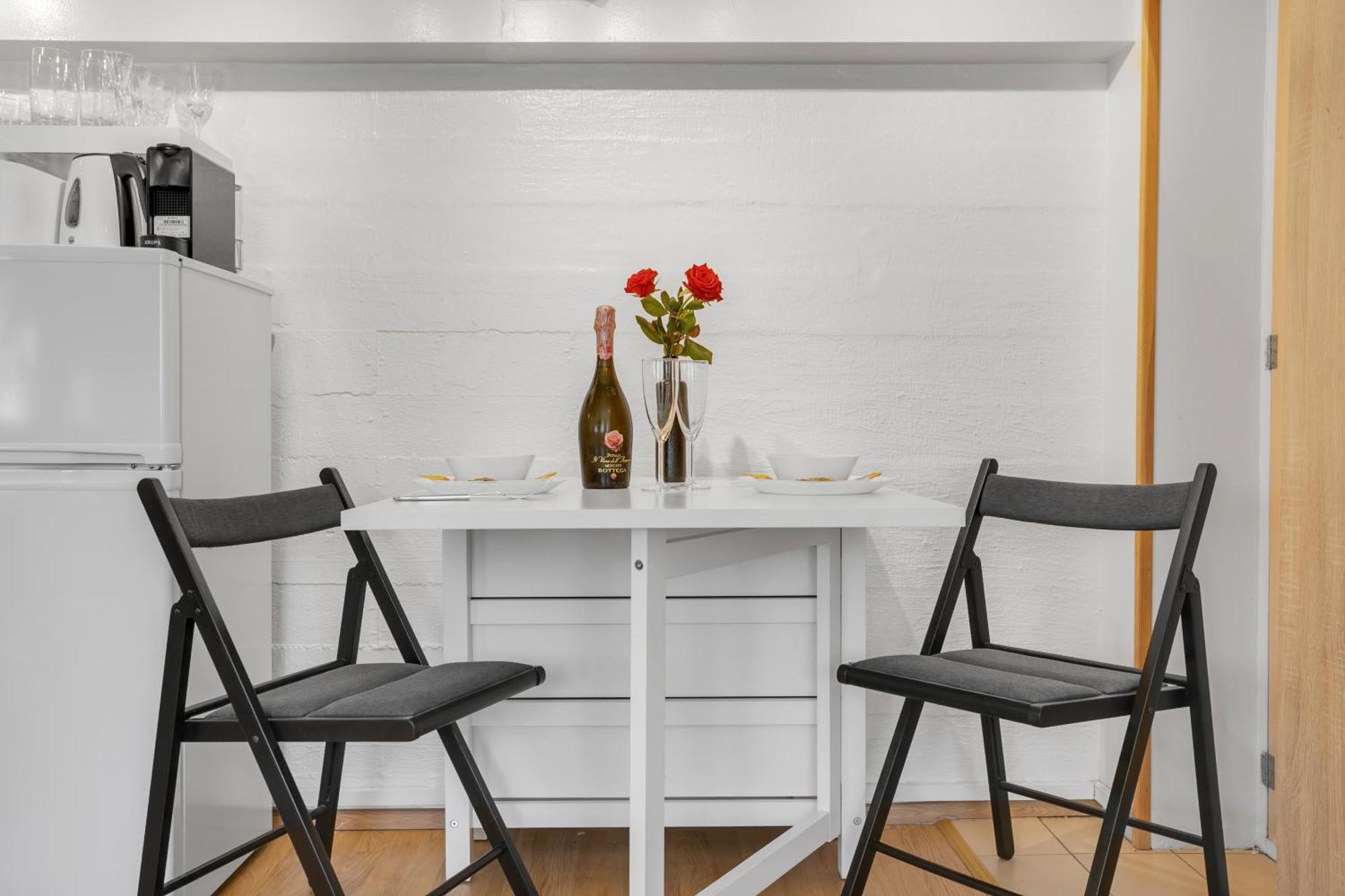 Lara Studio In Laugardalur Valley, Reykjavik Central Park And Botanical Garden, Private Entrance, Free Private Parking On Side Reiquiavique Exterior foto